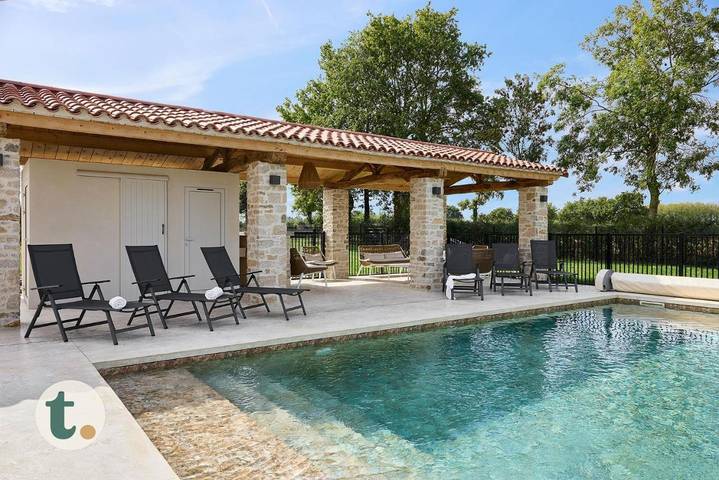 Casa de vacaciones para 20 personas, con jacuzzi y piscina además de jardín y sauna - 1