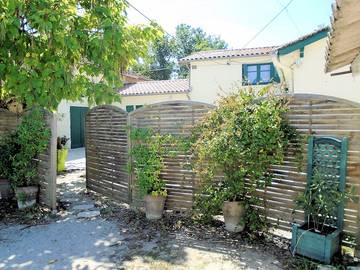 Gîte pour 12 personnes, avec jardin et terrasse, animaux acceptés à Langon