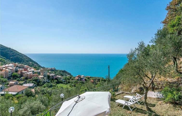 600 m dalla spiaggia dell'Arena: Accogliente appartamento con parcheggio e lettino per bambini in Anzo-Setta, Framura