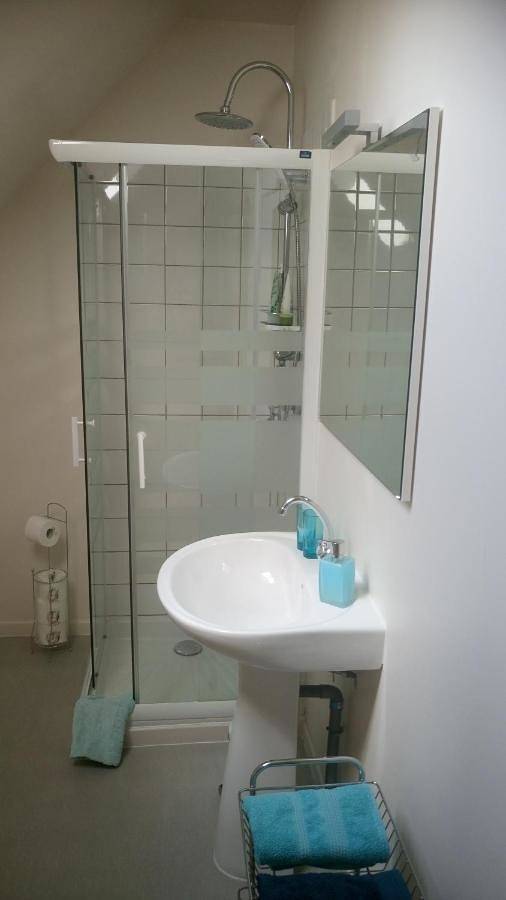 Double Room with Private Bathroom in Isle-et-Bardais, Région de Montluçon