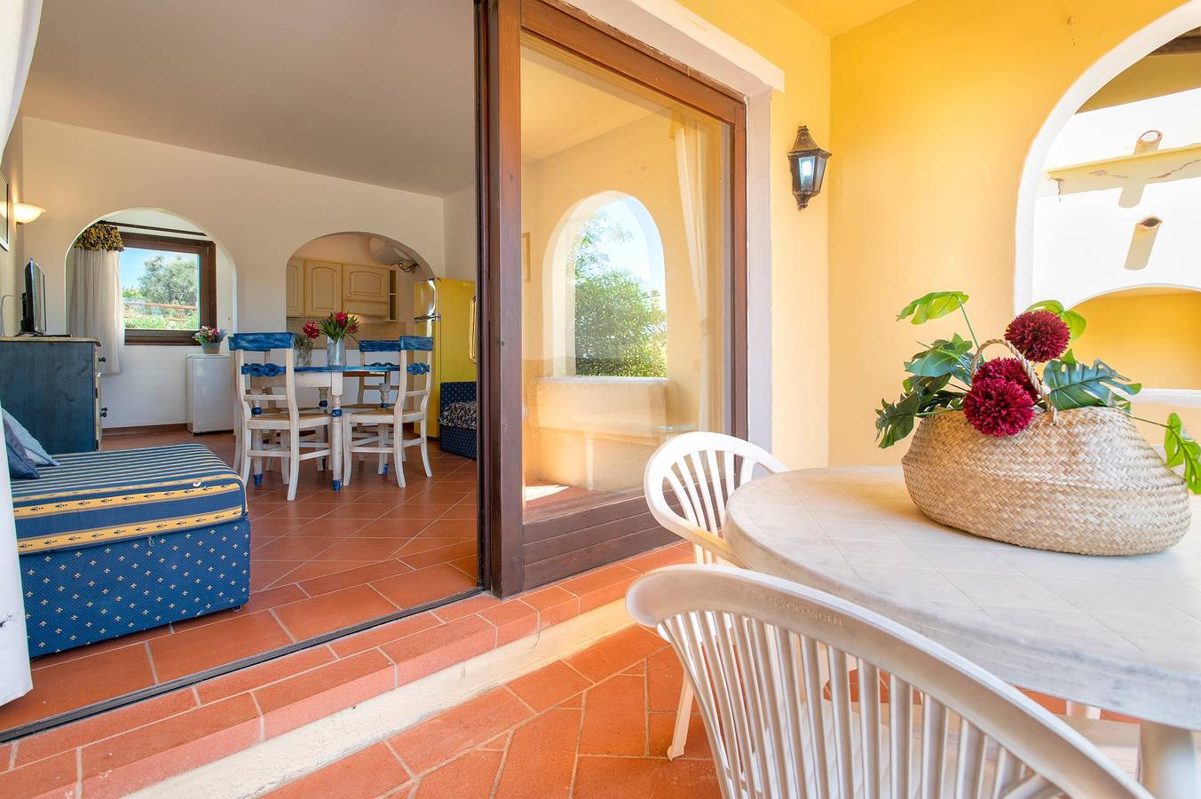 Apartamento entero, Apartamento 'Trilocale Fiordaliso' con vistas al mar, terraza y piscina compartida in Stagno di Casaraccio, Punta De Su Turrione