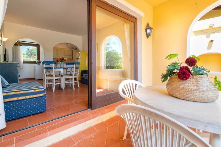 Entire apartment, Apartment 'Trilocale Fiordaliso' with Sea View, Terrace & Shared Pool in Punta De Su Turrione, Stintino