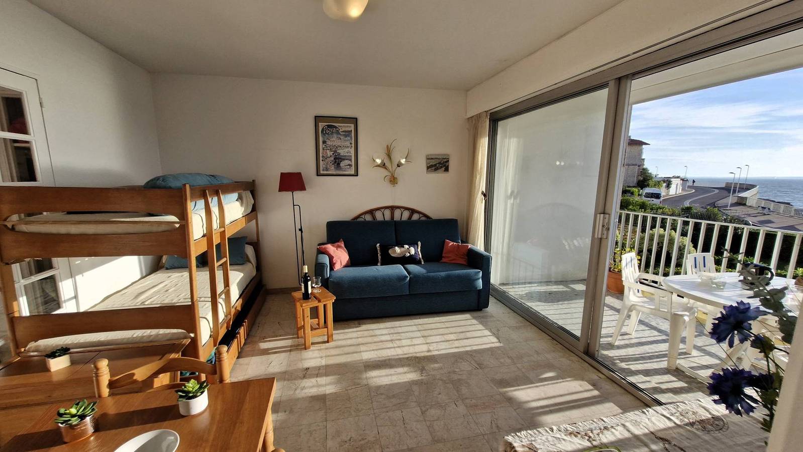 Appartement entier, Royan - un réveil face à la mer pour ce Studio au charme Rustique - Plage du Pigeonnier in Pontaillac, Royan