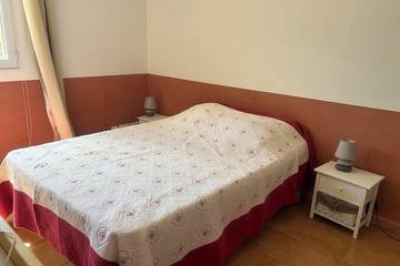 Gîte pour 4 personnes, avec piscine à Montmeyan