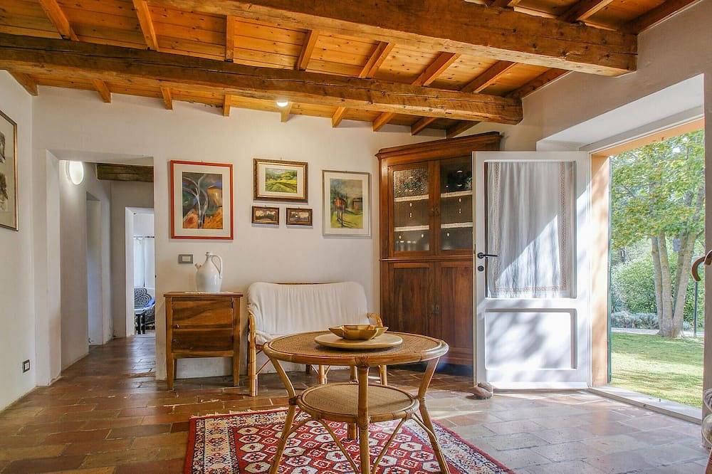 Lovely home in Trebbiantico di Pesaro in Pesaro, Valle del Metauro