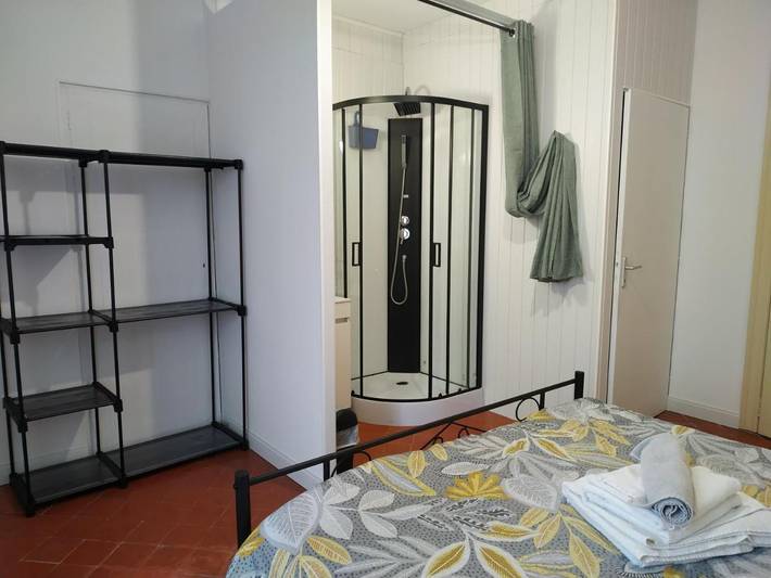 Location de vacances pour 2 personnes, avec terrasse et piscine ainsi que jardin et vue à Pierrerue - 4