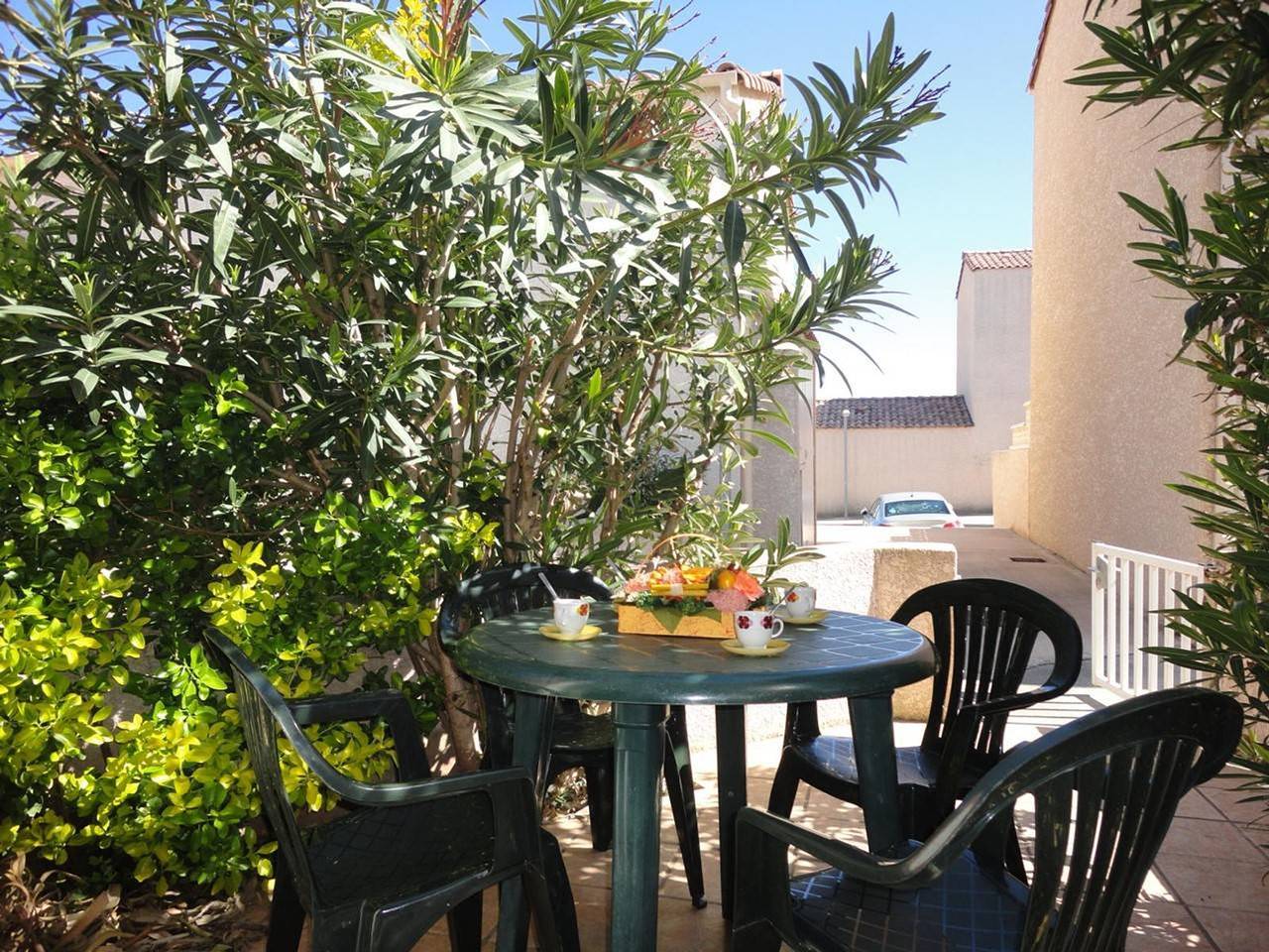 Gemütliches 2-Zimmer-Haus mit Pool, Terrasse und Parken, 800m vom Strand in Saint Pierre la Mer, Fleury