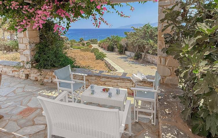 Location de vacances pour 8 personnes, avec terrasse et jardin dans Paros - 4