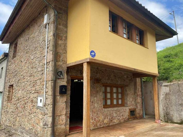 Casa rural para 4 personas, con terraza además de jardín y vistas, Se admiten mascotas en Bimenes