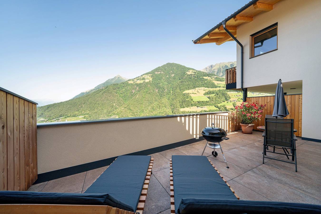 Bauernhaus 'Hochwart' mit Bergblick, privater Terrasse und Wi-Fi in Verdins, Schenna