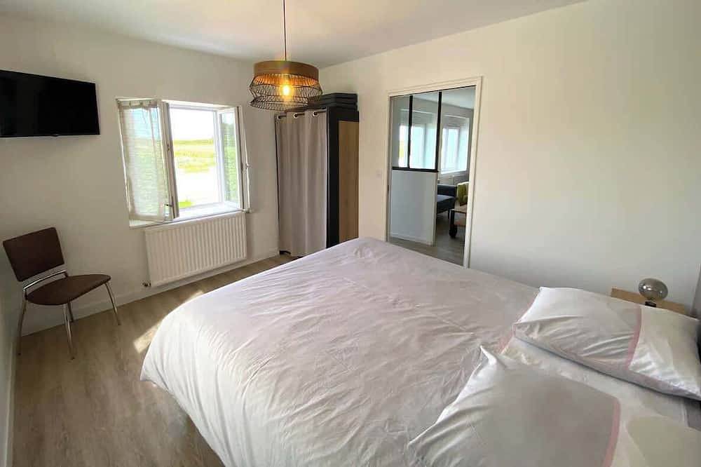 Saint-Pol family house garden equipped for 12 in Saint-Pol-de-Léon, Ceinture Dorée