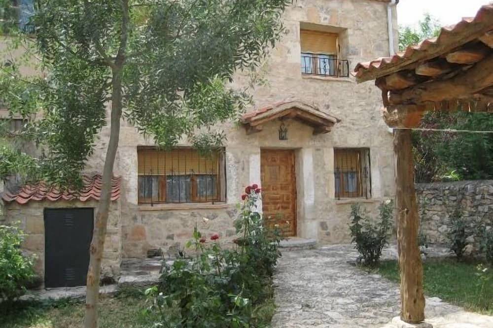 Casa rural (alquiler íntegro) El Fresno para 10 personas in Arcones, Provincia de Segovia