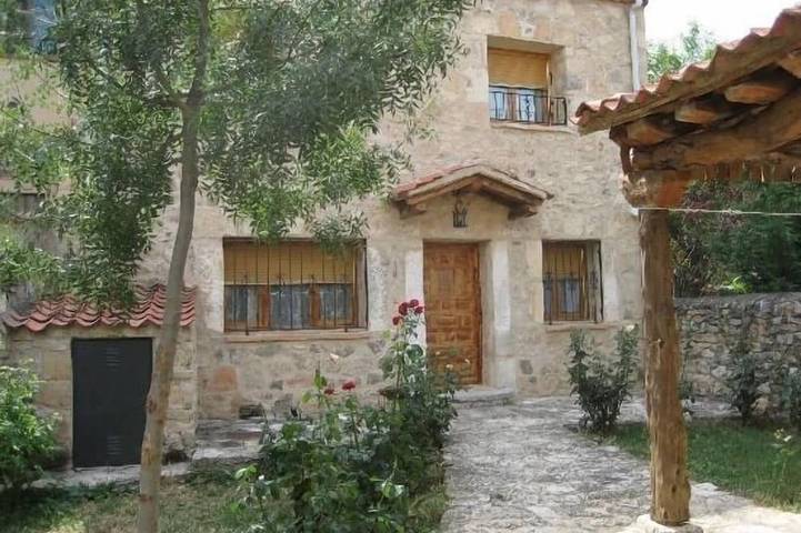 Casa rural para 10 personas, con terraza y jardín - 1