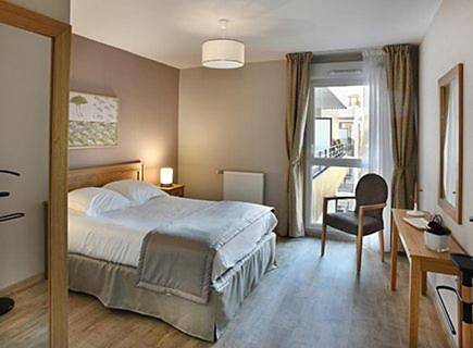 Appart’hôtel pour 4 personnes, avec Balcon et Terrasse ainsi que Jardin et Piscine
