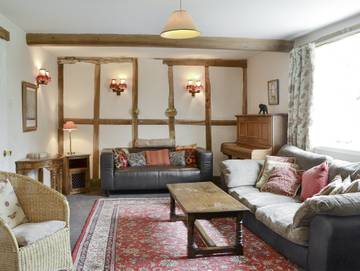 Holiday Rental for 8 People in Gloucestershire, Photo 2