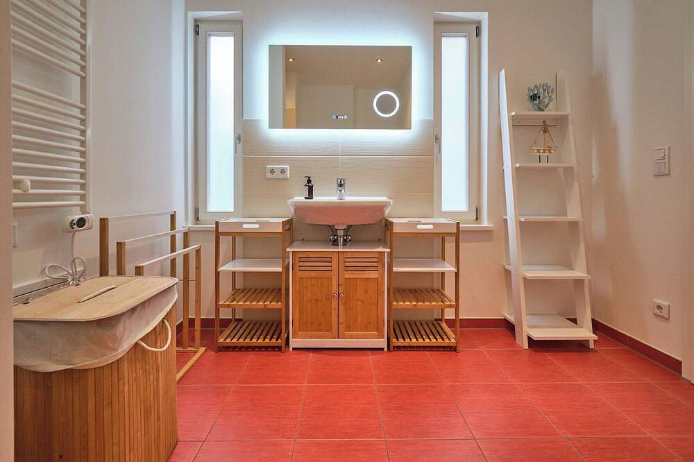 Ganze Wohnung, Ferienwohnung 1 im Herzen von Meiningen, mit Blick auf Theater in Meiningen, Werratal