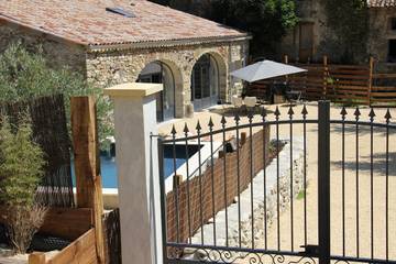 Gîte pour 6 personnes, avec terrasse ainsi que jardin et piscine dans Forêt de Saoû