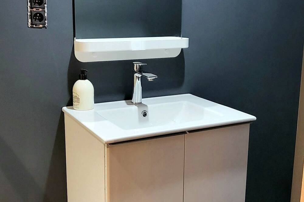 Ganze Wohnung, Studio-Strassenblick-Eigenes Badezimmer-Klassisch in Boussu, Hennegau