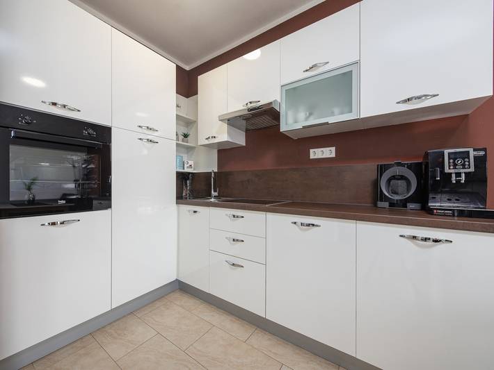 Villa für 10 Personen, mit Balkon und Terrasse sowie Pool in Jasenice - 3