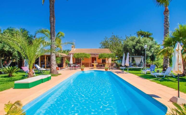 Villa für 21 Personen, mit Terrasse und Garten sowie Pool in La Marina
