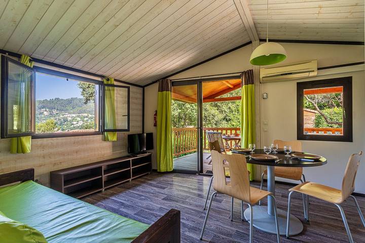 Location de vacances pour 6 personnes, avec piscine et terrasse à Solliès-Toucas - 2