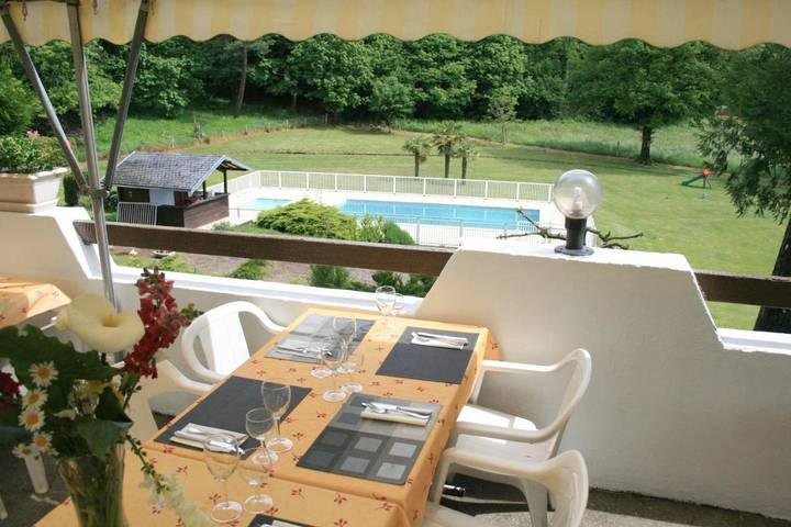 Hôtel pour 2 personnes, avec jardin ainsi que bassin pour enfant et piscine, animaux acceptés à Albussac - 3