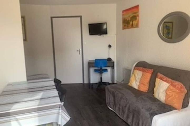 Ganze Wohnung, Studio 30 M2 ground floor sleeping area and terrace in Lherm, Umgebung Toulouse