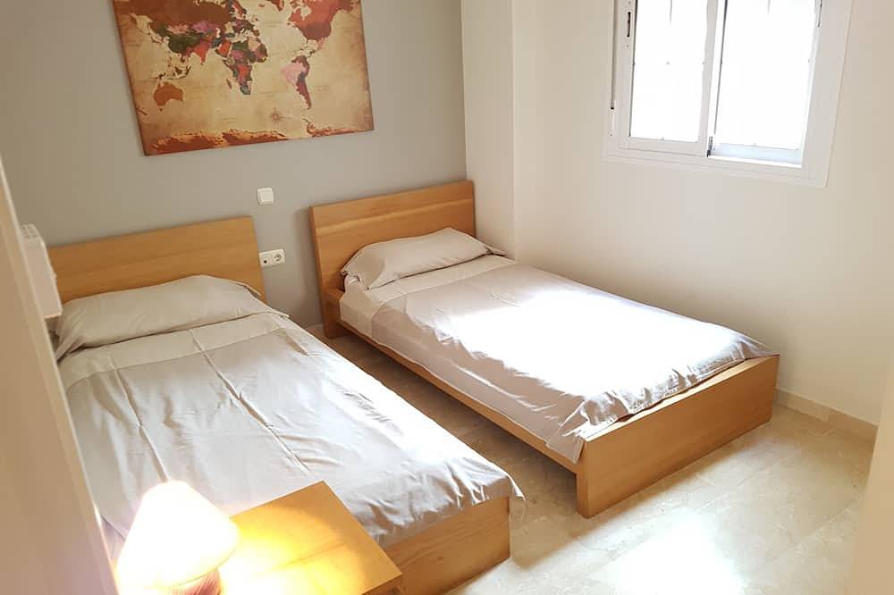 Entire apartment, Spacious modern apartment with large terrace and private pool, long & short lets in Playa Serena (Roquetas de Mar), Roquetas de Mar
