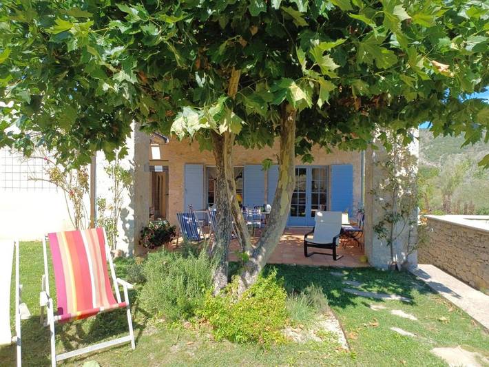 Location de vacances pour 3 personnes, avec jardin et terrasse ainsi que piscine et vue à Lachau - 2