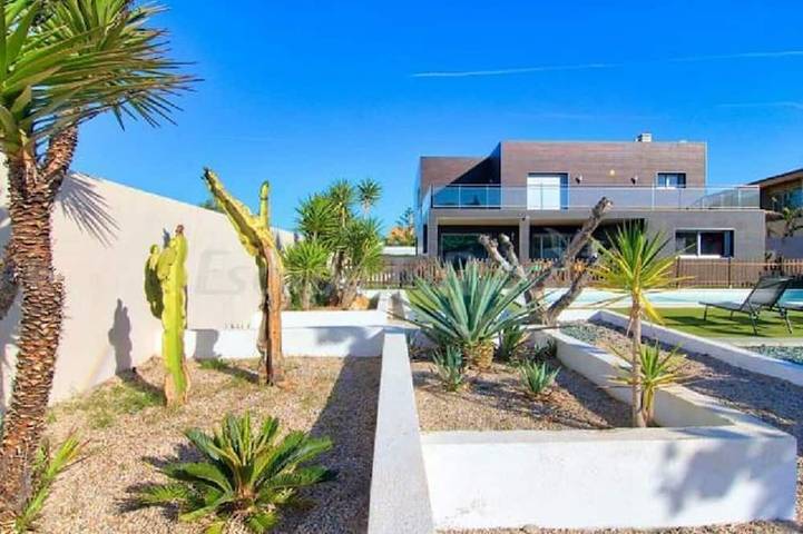 Villa for 16 people, with balcony and garden, with pets in Peñiscola