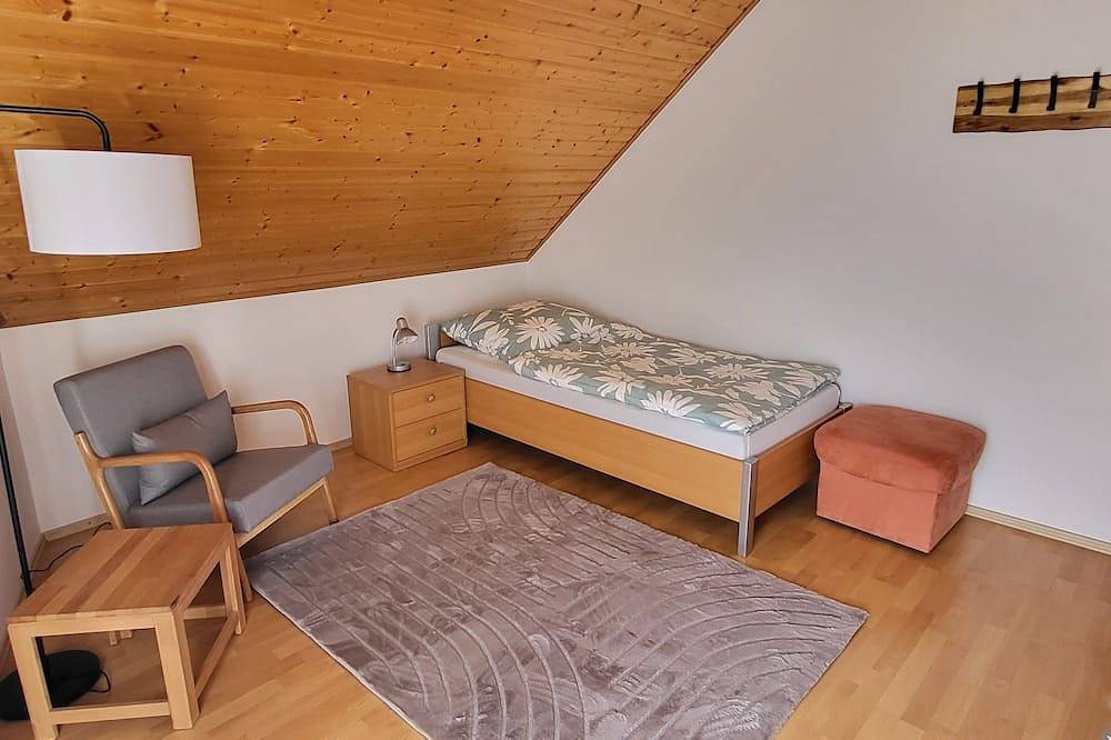 Ganze Wohnung, Gemütliche Ferienwohnung für 3 Personen, 10 Min. zum Bergischen Panoramasteig in Wiehl, Oberbergischer Kreis