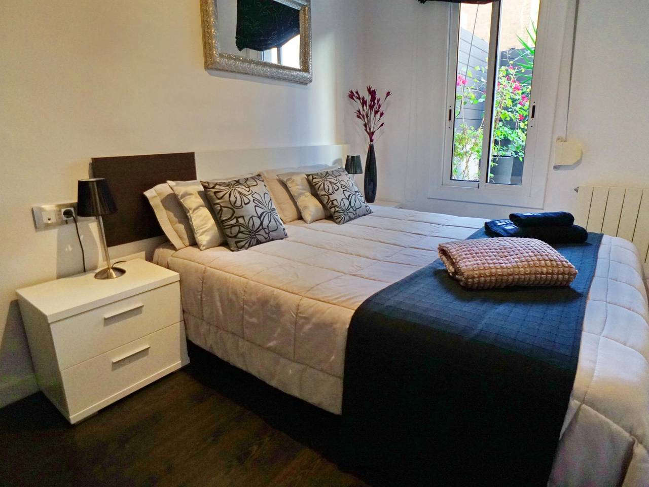 Apartamento de férias inteiro, O apartamento foi restaurada com lindo terraço in Centro Barcelona, Barcelona