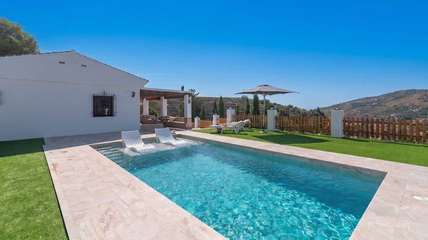 Casa rural para 2 personas, con balcón/terraza y piscina en Frigiliana