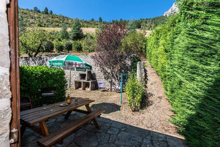 Gîte pour 4 personnes, avec piscine et jardin, animaux acceptés à Quézac - 2