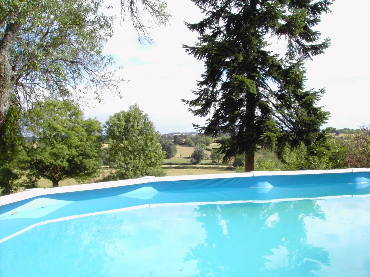 Charming 19th Century Manor, Pool, Spacious Garden, Ideal for Families, Gipcy in Gipcy, Allier