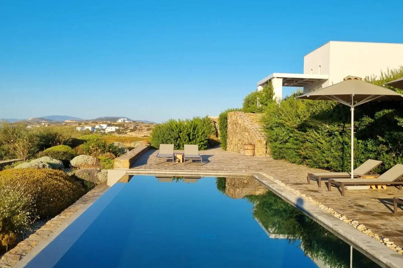Alluring Ano Koufonisi Villa | Villa Elysium | 6 Bedrooms | Infinity Pool with Sea Views | Expansive Sun Terrace & Outdoor Dining | Private Beach Access | Koufonisia in Koufonisia, Kykladen