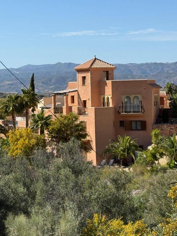 Ferienhaus für 8 Personen, mit Balkon und Terrasse sowie Garten und Pool