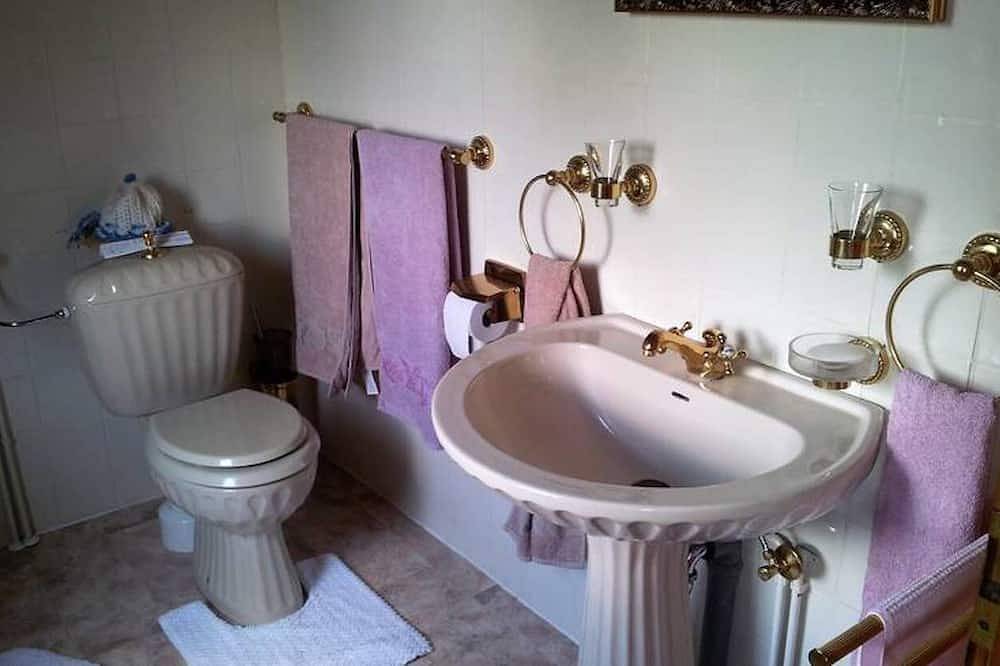 Haus am Waldrand mit Sauna und und Aussicht über Rheintal in Weyer, Lahn-Taunus