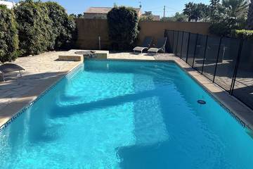 Cottage pour 6 personnes, avec terrasse et jardin à Bessan