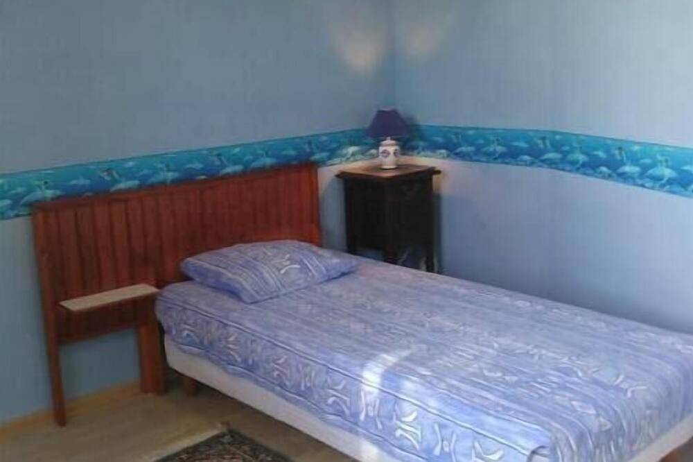Blue room  in Donneville, Lauragais