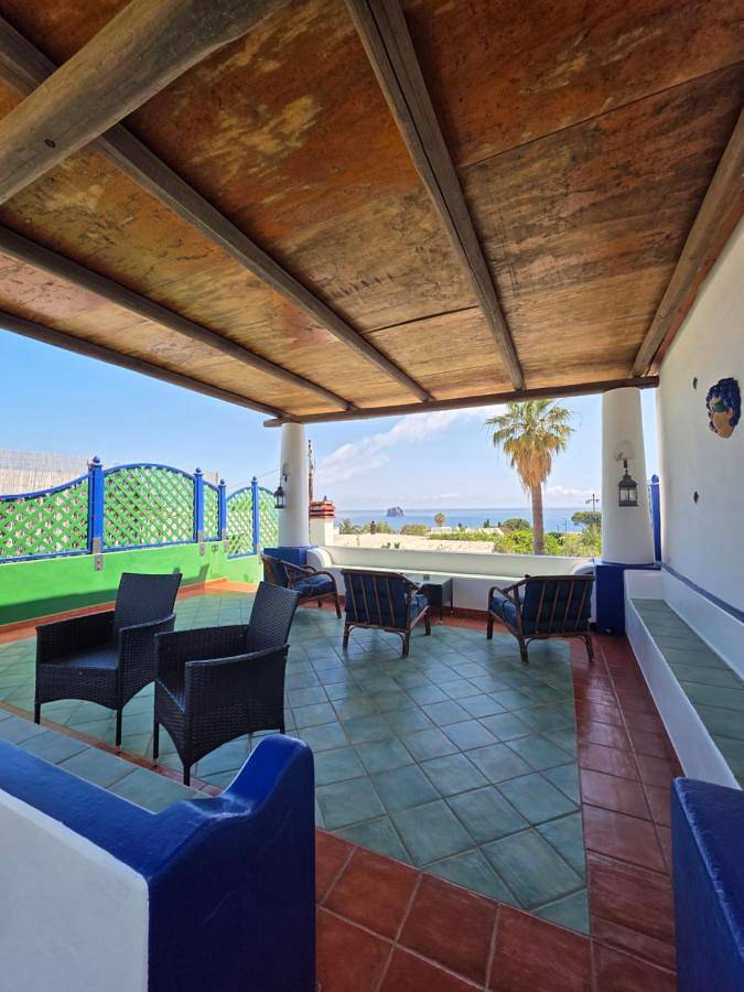 Location de vacances pour 2 personnes, avec jardin et terrasse dans Stromboli - 3