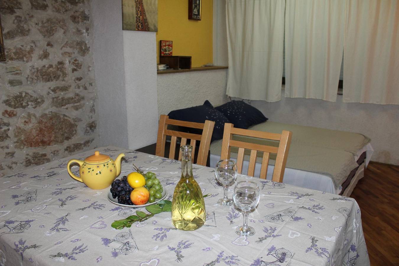 Ganze Ferienwohnung, Studio mit Garten, 60 meter von Meer entferen in Betina, Murter