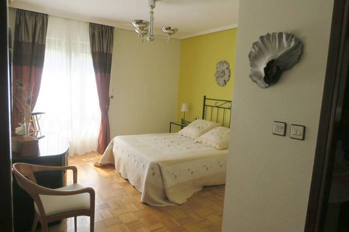 Gîte pour 5 personnes, avec Balcon ainsi que Terrasse et Vue à Aoiz