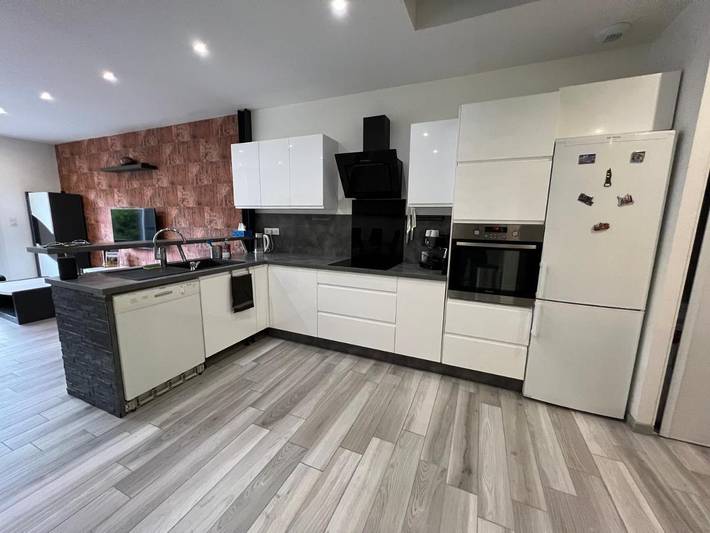 Location de vacances pour 6 personnes, avec jardin à Buchères - 3