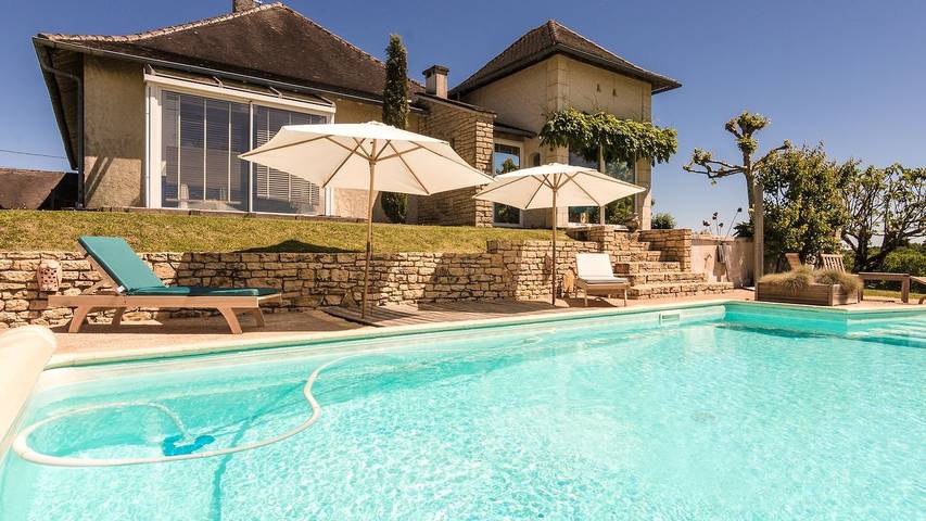 Villa pour 7 personnes, avec piscine ainsi que jardin et terrasse, animaux acceptés