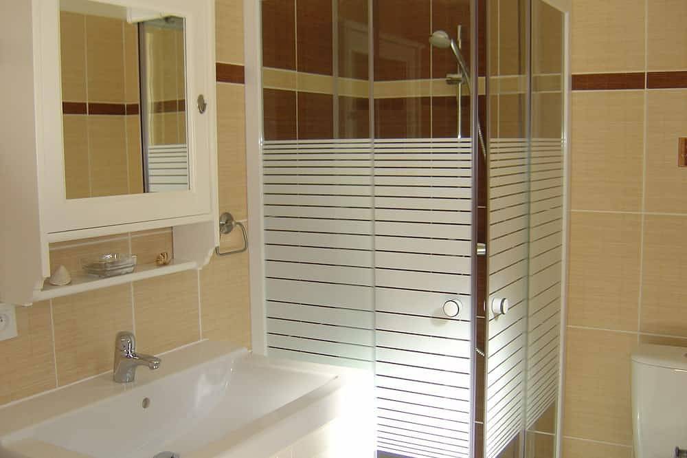 Ganze Wohnung, Neue Anzeige - Hervorragende helle Maisonette mit Garten in Antibes, Provence Azur. in Antibes, Cannes und Umgebung