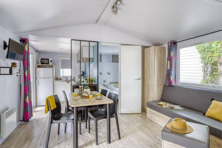 Camping pour 4 personnes, avec jardin ainsi que terrasse et piscine, animaux acceptés dans Bauges - 4