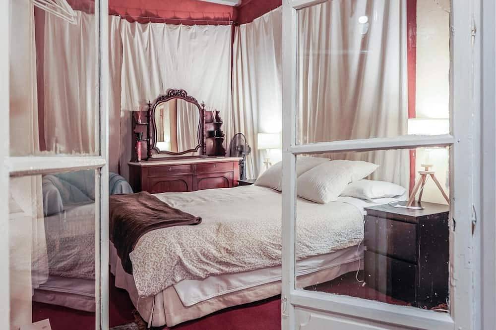 Entire apartment, The house of the restoration architect Aire in Casco Antiguo, Sevilla
