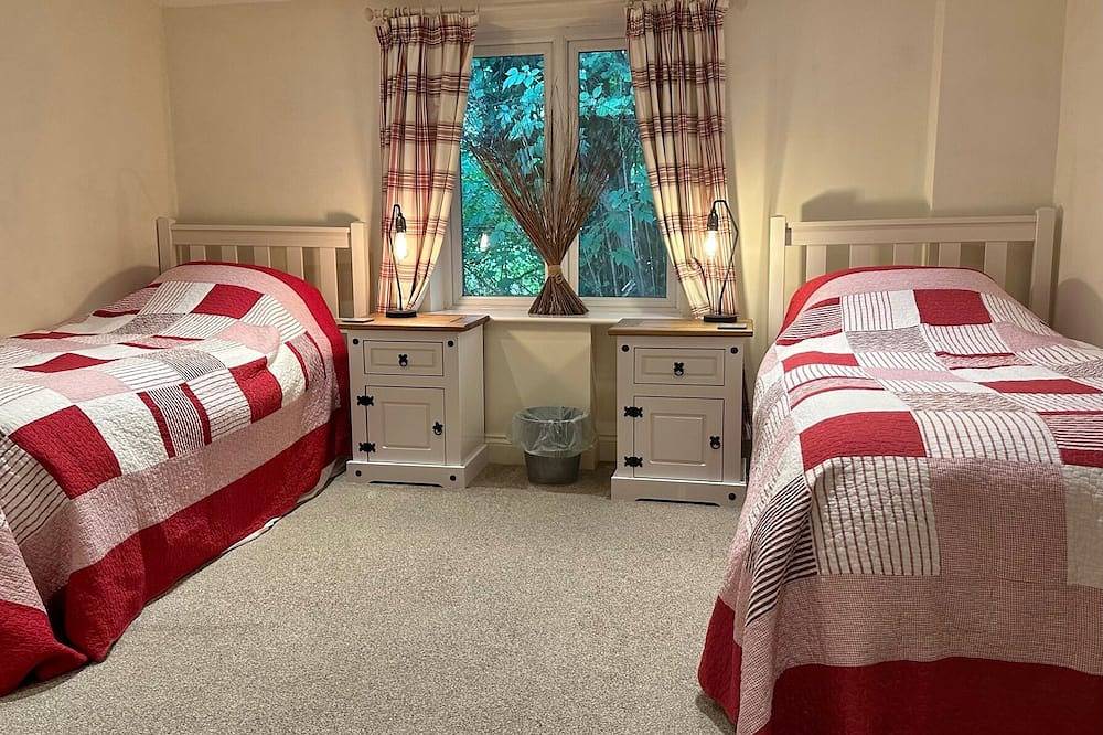 Beautiful Tranquil Barn in 14 acres of perfect peace within New Forest district in Sandleheath, Hampshire