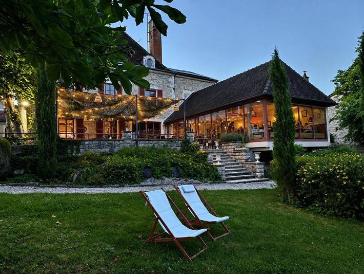 Hôtel pour 2 personnes, avec Terrasse ainsi que Jardin et Vue à Arsène d'Arsonval